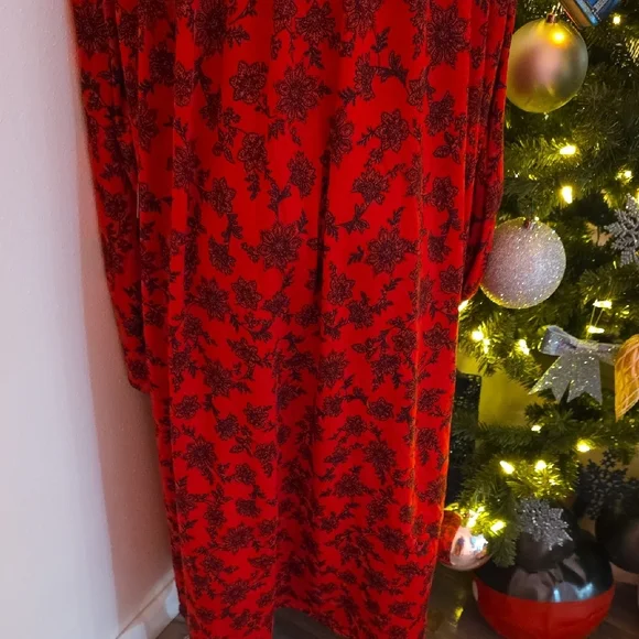 Secret Treasures Red Floral Lace Robe. Really Soft - Picture 12 of 16